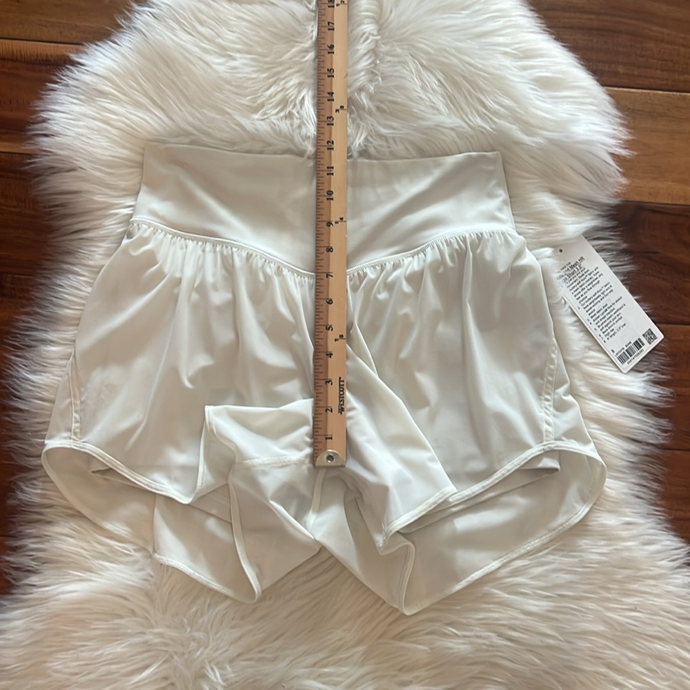 lululemon Nulu and Mesh High-Rise Yoga Short 3.5" in Bone Size 8 New NWT - Picture 3 of 8